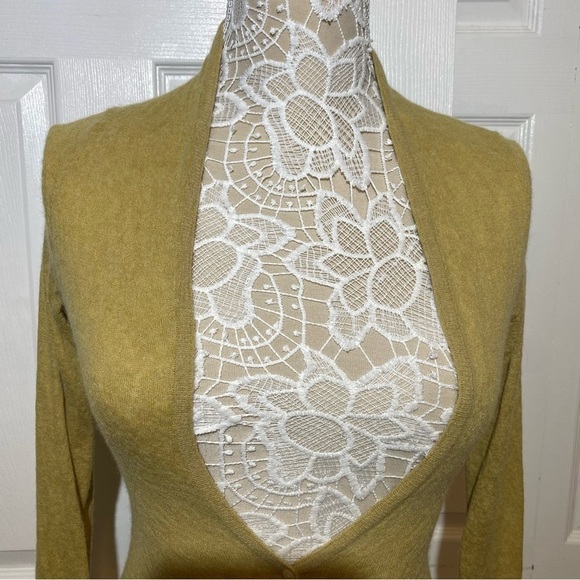 Banana Republic Green Lime Sheer Cardigan Italian Yarn Front Buttons Small - Picture 3 of 10